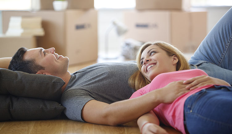 couple-moving-into-new-house