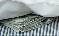 hiding-cash-under-mattress-thumbnail